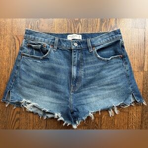 Abercrombie Jean Short. The Mom Short High Rise. Size 29/8